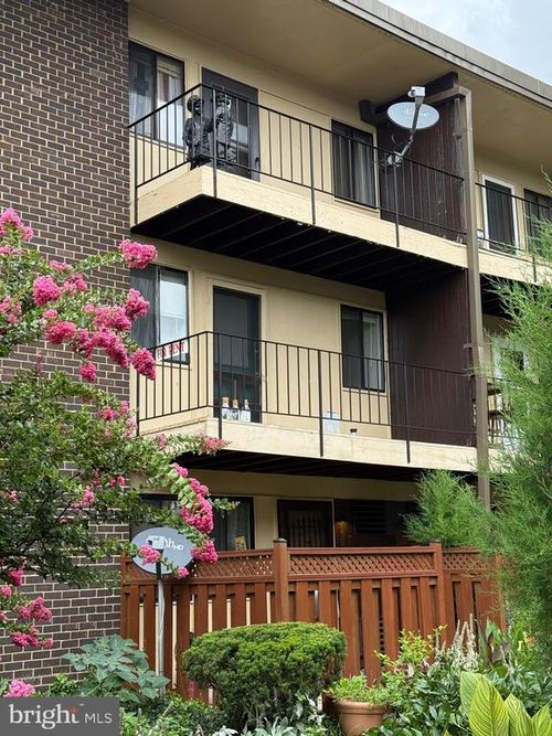 apt-d-3926 Stone Gate Dr, SUITLAND, MD, 20746-3201 | Card Image