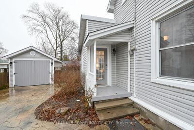 52 Parkside Dr, House other with 3 bedrooms, 2 bathrooms and 5 parking in Barrie ON | Image 3