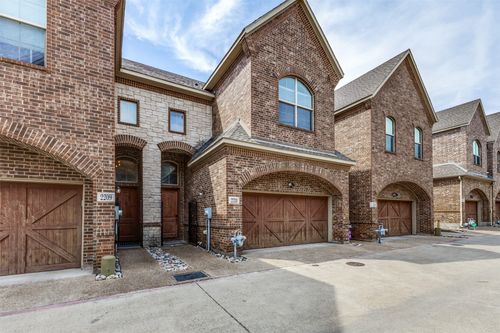 2211 Eriksson Ln, Dallas, TX, 75204-5011 | Card Image