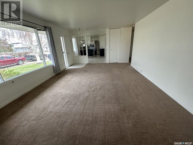 142 3rd St W, House other with 5 bedrooms, 2 bathrooms and null parking in Coronach SK | Image 6