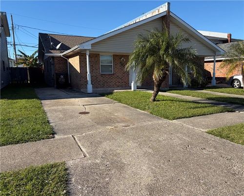 3708 Shangri La Dr, Chalmette, LA, 70043-1227 | Card Image