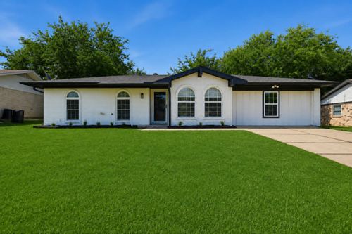 318 Ne Michael Dr, Burleson, TX, 76028-2717 | Card Image