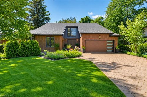 7106 Woodgate St, Niagara Falls, ON, L2J2C1 | Card Image
