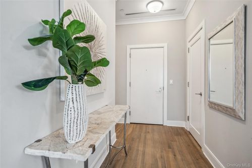 unit-1126-100 Garvies Point Rd, Glen Cove, NY, 11542-5007 | Card Image