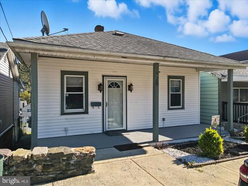 20 W Garibaldi Ave, Nesquehoning, PA, 18240-1013 | Card Image