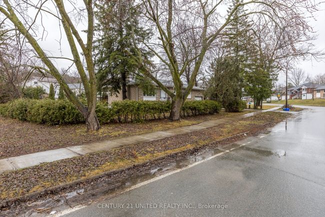 686 Corrigan Cres, House other with 4 bedrooms, 2 bathrooms and 4 parking in Peterborough ON | Image 4