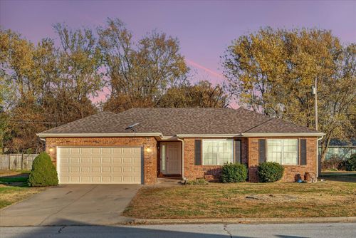 2320 S Mesa Dr, Bolivar, MO, 65613-7116 | Card Image