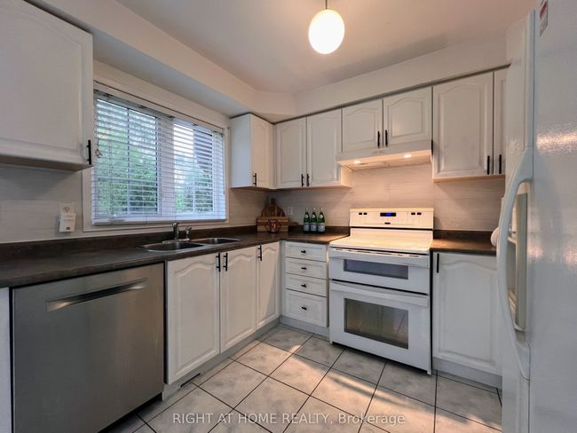 156 Fairhill Ave, House attached with 4 bedrooms, 3 bathrooms and 2 parking in Brampton ON | Image 11