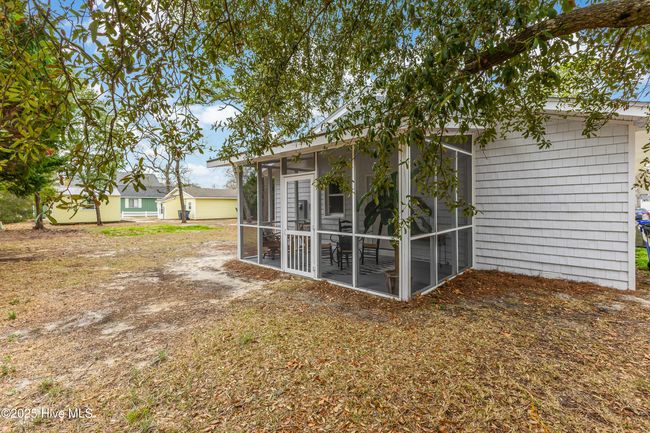 114 Nw 14 Th St, House other with 3 bedrooms, 2 bathrooms and null parking in Oak Island NC | Image 33