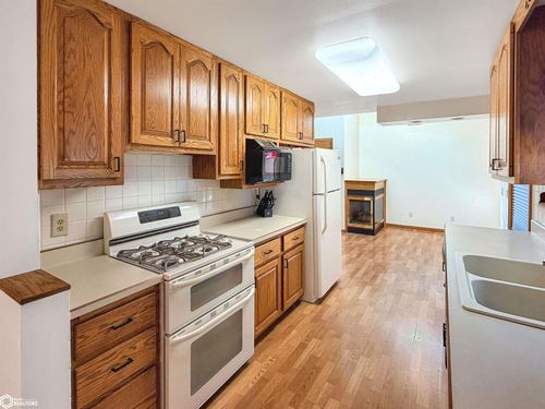 210 5th St Se, Hampton, IA, 50441-2447 | Card Image