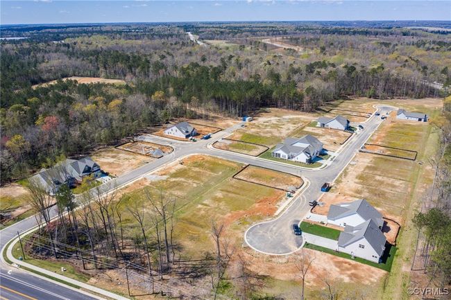 Enjoy all of the amazing amenities Twin Rivers at Meadowville has to offer including pool, clubhouse, exercise room, kiddie pool, and dock with James River access! | Image 33
