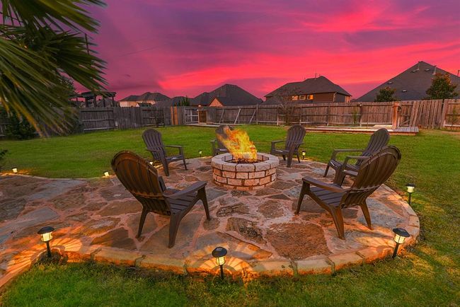 The outdoor gas fire pit is perfect for chilly Texas evenings, providing warmth as you roast marshmallows with family and friends. It’s the ideal spot to gather, relax, and enjoy the cozy atmosphere in your backyard. | Image 5