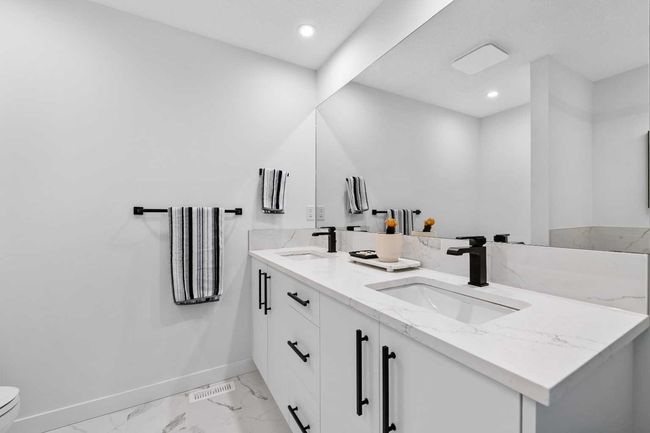 2213 77 Street Sw, Townhouse with 2 bedrooms, 3 bathrooms and 2 parking in Calgary AB | Image 29