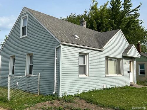 23007 Rosalind Ave, Eastpointe, MI, 48021-1917 | Card Image