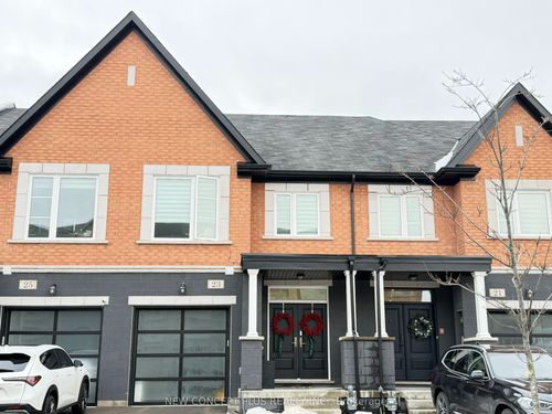 23 Lowther Ave, Richmond Hill, ON, L4E2Z7 | Card Image