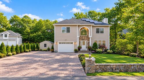 33 Woodland Ave, Saugus, MA, 01906-1243 | Card Image