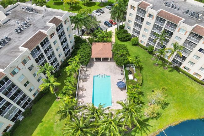APT-501 - 3500 Oaks Clubhouse Dr, Condo with 3 bedrooms, 2 bathrooms and null parking in Pompano Beach FL | Image 75
