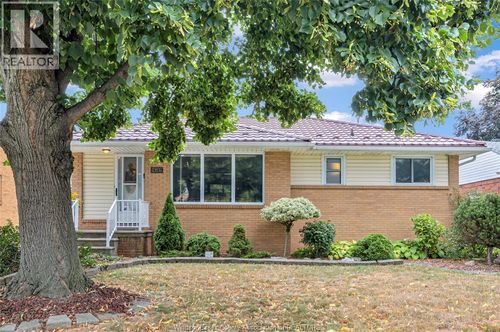 486 Bertha, Windsor, ON, N8N0B1 | Card Image