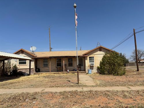 802 16th Street, Seagraves, TX, 79359 | Card Image