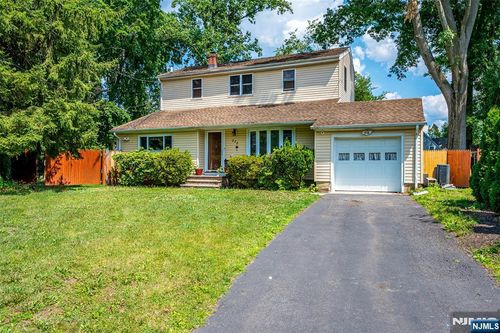 228 Henry Ct, North Plainfield, NJ, 07060-3923 | Card Image