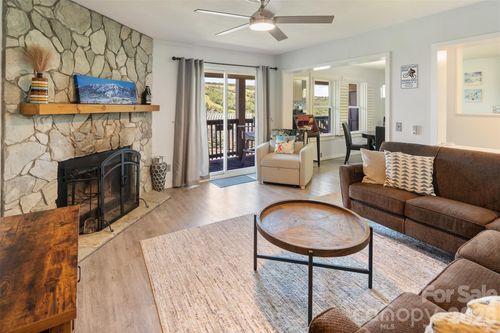 3313-301 Pinnacle Inn Rd, Beech Mountain, NC, 28604-7479 | Card Image
