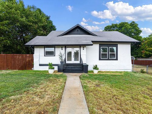 611 Cherry St, Bowie, TX, 76230-4105 | Card Image