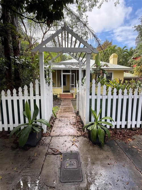 0-3972 Loquat Ave, Miami, FL, 33133-5627 | Card Image
