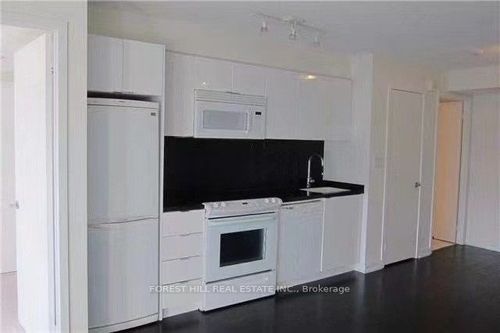 929-10 Capreol Crt, Toronto, ON, M5V4B3 | Card Image