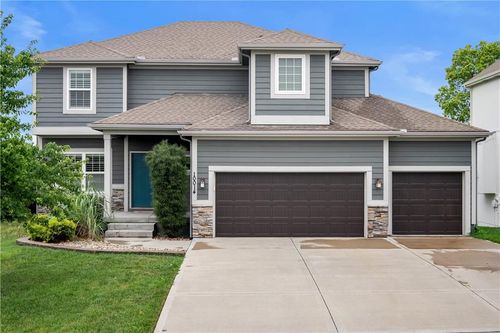 10014 N Stark Ave, Kansas City, MO, 64157-8041 | Card Image