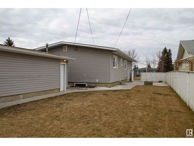 16805 95 Ave Nw, House other with 5 bedrooms, 3 bathrooms and 4 parking in Edmonton AB | Image 1