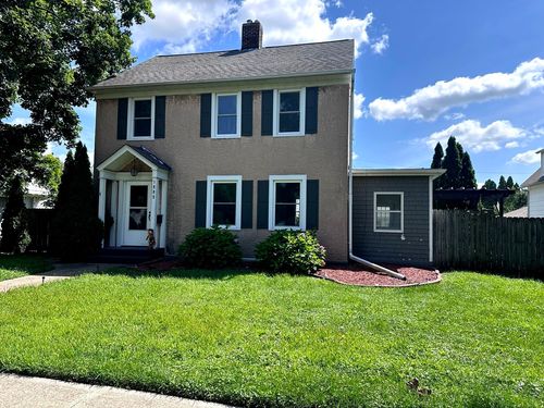 1005 N 3rd St, Clinton, IA, 52732-3726 | Card Image