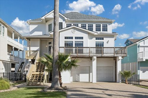 918 Long Reach Dr, Tiki Island, TX, 77554-2845 | Card Image