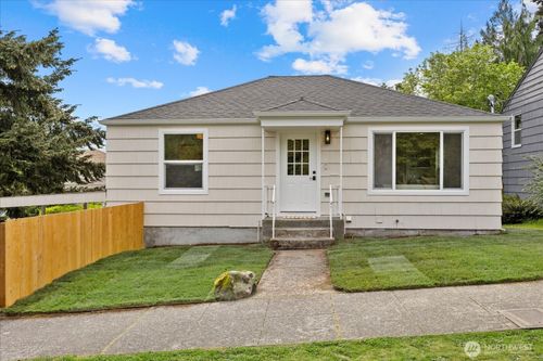 4238 28th Place W, Seattle, WA, 98199 | Card Image