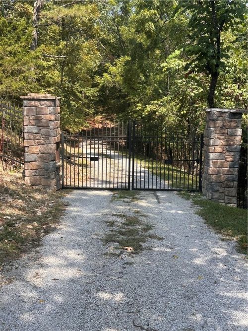 365 County Road 301, Eureka Springs, AR, 72632-9196 | Card Image