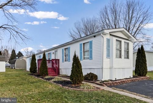 11 Creekside Dr, WEST GROVE, PA, 19390-9100 | Card Image