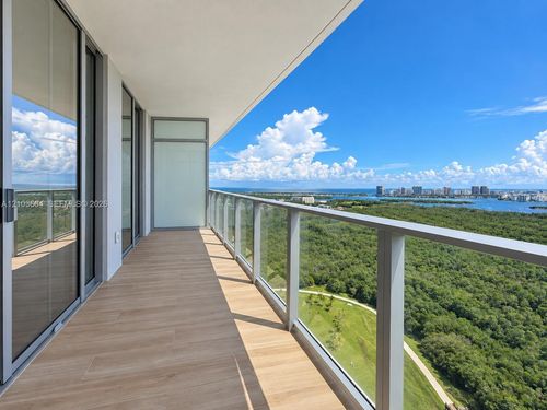 2504-2411 Laguna Cir, North Miami, FL, 33181-1183 | Card Image