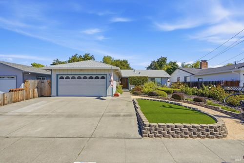 525 Albert Way, Petaluma, CA, 94954 | Card Image