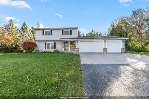 W9355 Country Cove Lane, DALE, WI, 54944 | Card Image
