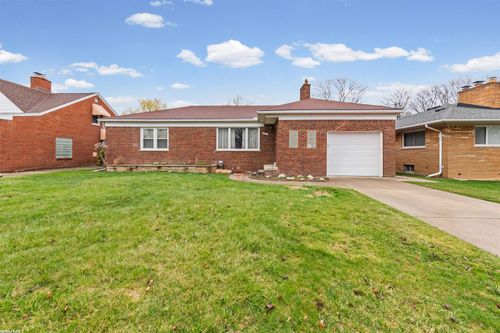 21831 Edgewood St, Saint Clair Shores, MI, 48080-2921 | Card Image