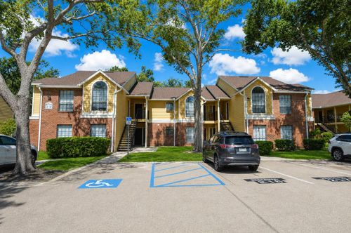 201-8714 Mallard Reserve Dr, TAMPA, FL, 33614-2355 | Card Image