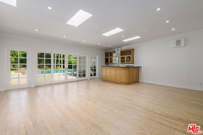 8760 White Oak Ave, House other with 4 bedrooms, 4 bathrooms and 8 parking in Sherwood Forest CA | Image 13