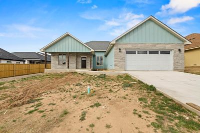 227 Riley Lane, Home with 3 bedrooms, 2 bathrooms and 2 parking in Fredericksburg TX | Image 2