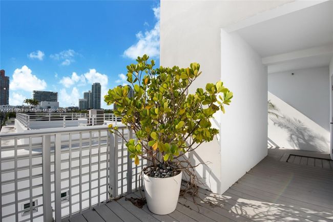 15 - 421 Meridian Ave, Condo with 2 bedrooms, 2 bathrooms and null parking in Miami Beach FL | Image 21
