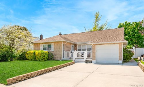 505 Lariat Ln, Bethpage, NY, 11714-4017 | Card Image