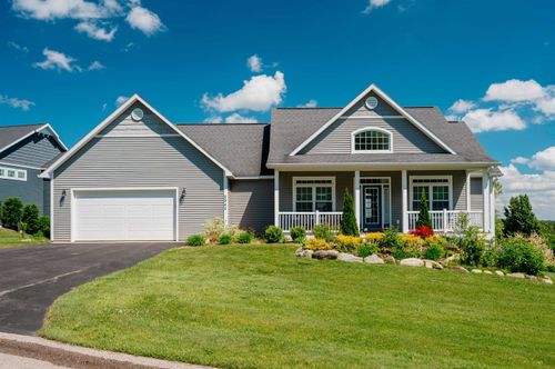 2542 W Crown Dr, Traverse City, MI, 49685-6724 | Card Image