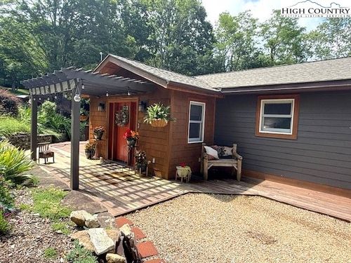 88 Covered Bridge Rd, Banner Elk, NC, 28604-9456 | Card Image