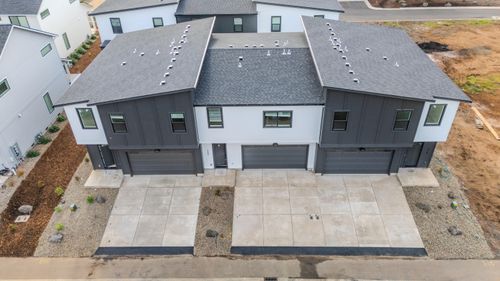 210 Bogey Ln, Eagle Point, OR, 97524-1000 | Card Image