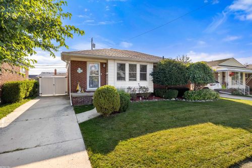 25524 Harmon St, Saint Clair Shores, MI, 48081-3342 | Card Image