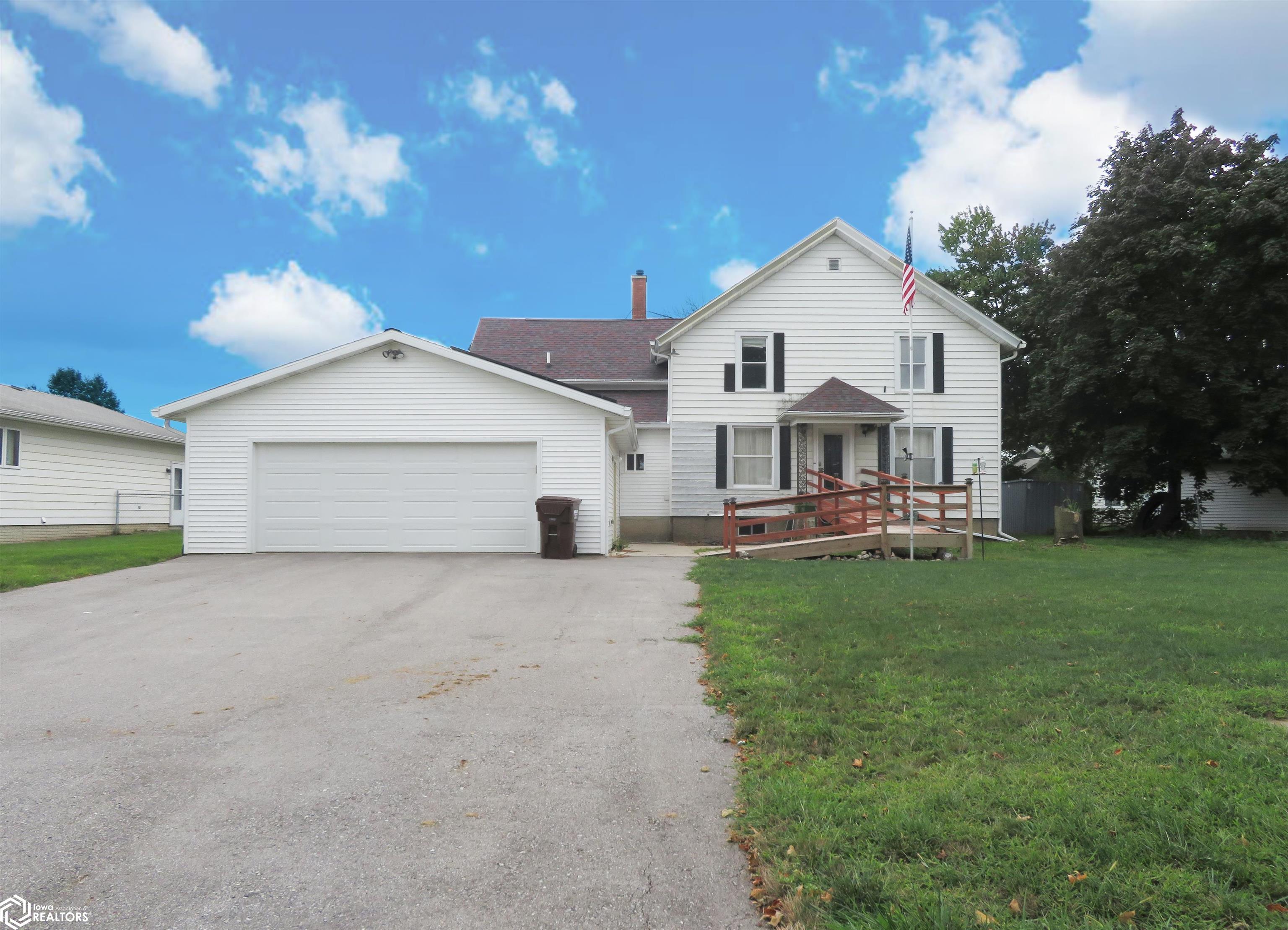 3rd St, State Center, IA 50247