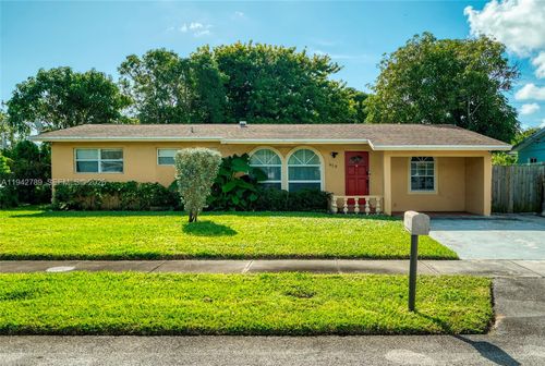 910 Ne 49th St, Deerfield Beach, FL, 33064-4832 | Card Image